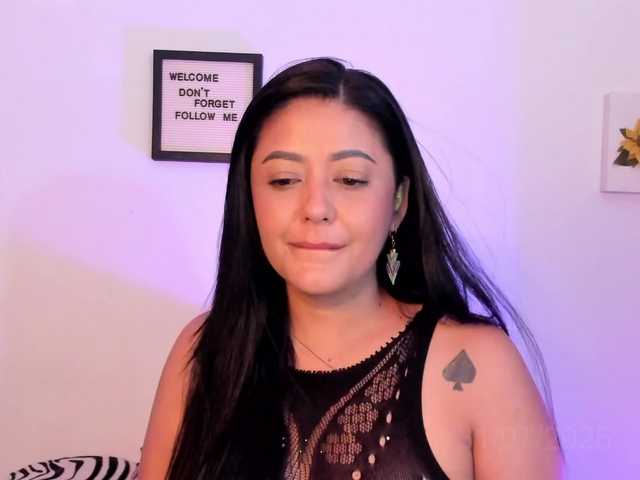 Lauratoro live webcam show
