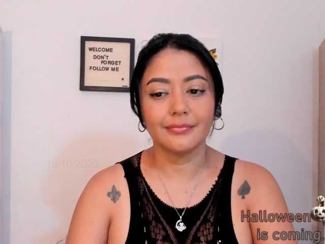 Lauratoro live cam preview
