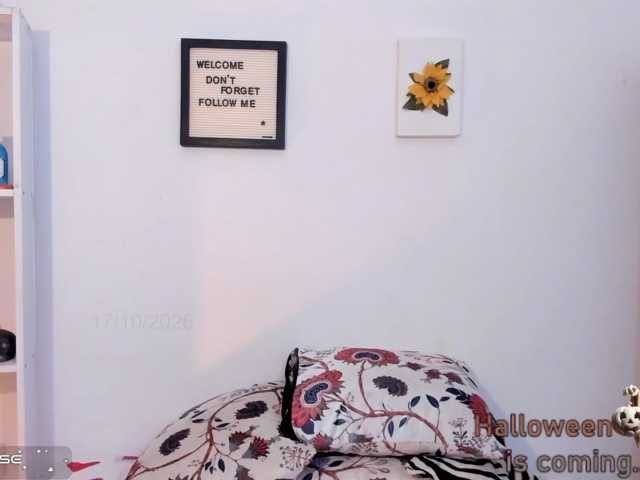 Lauratoro live cam preview