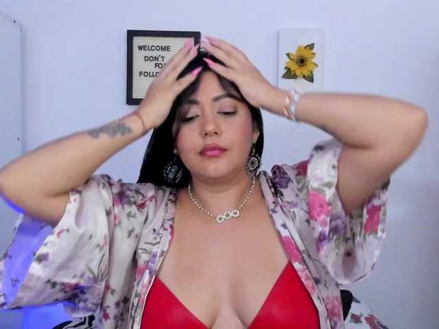 Lauratoro — live female cam