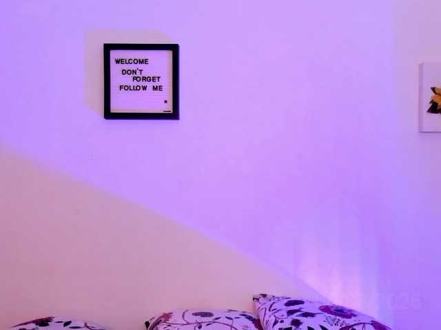 Lauratoro live cam on BongaCams