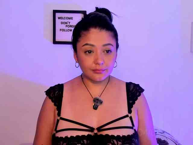 Lauratoro Live Webcam on BongaCams