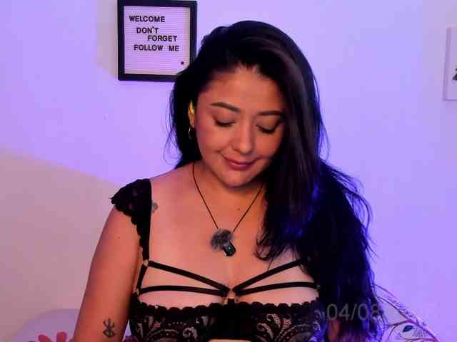 Lauratoro Live Webcam on BongaCams