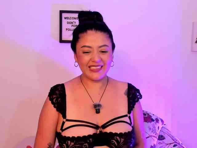 lauratoro's live room