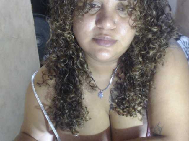 aishaaovit live webcam show