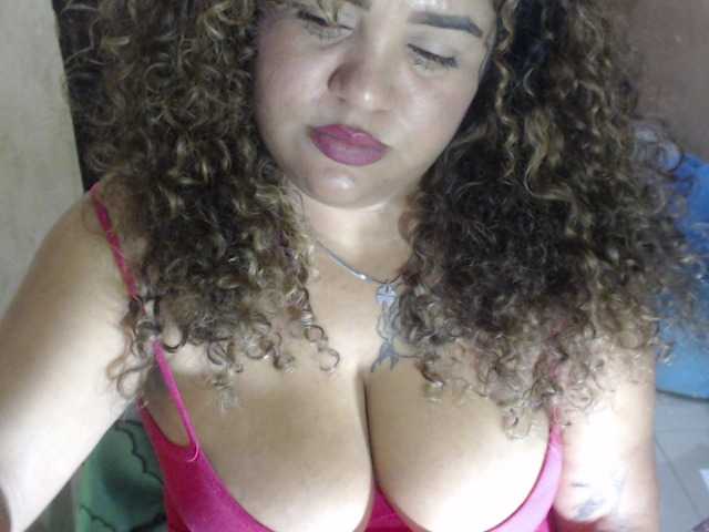 aishaaovit live cam on BongaCams
