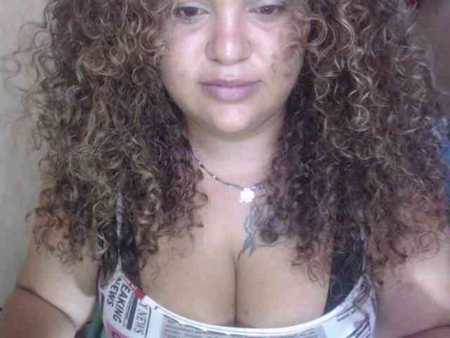 aishaaovit webcam