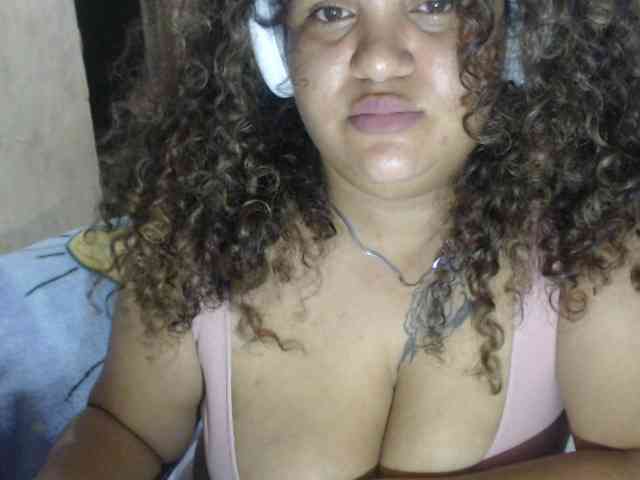 aishaaovit webcam