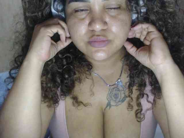 aishaaovit webcam