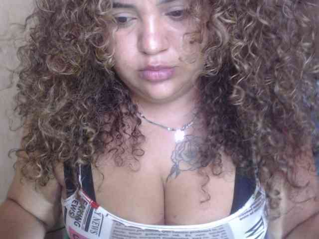 aishaaovit webcam