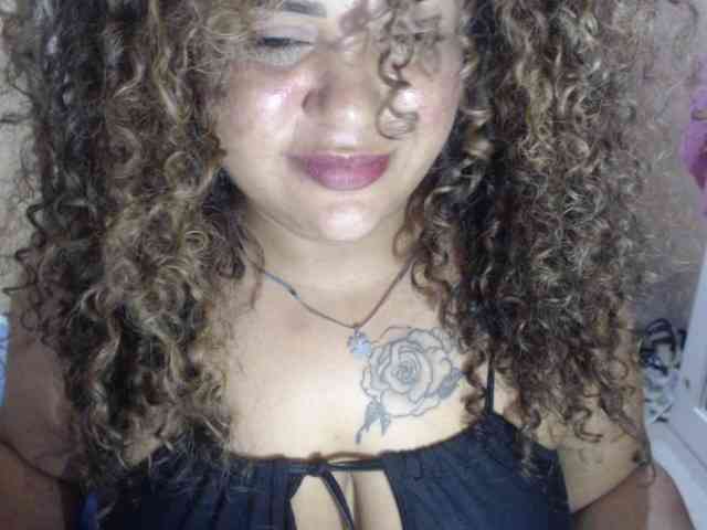 aishaaovit webcam