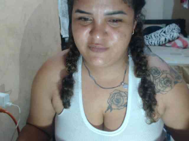 aishaaovit webcam
