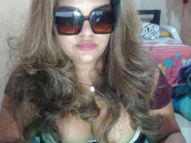 aishaaovit webcam