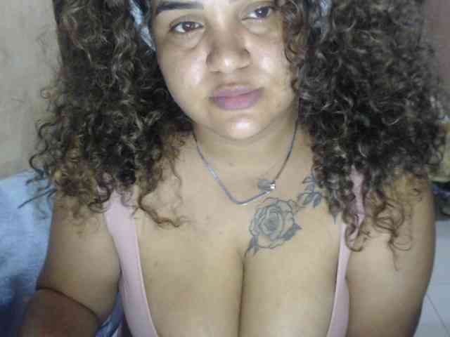 aishaaovit webcam