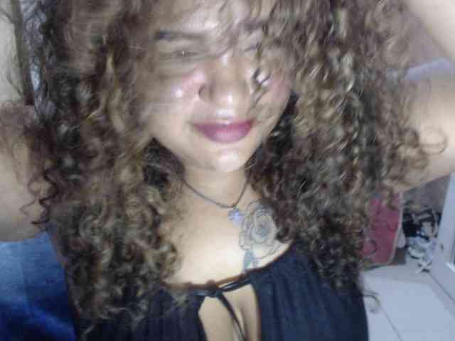 aishaaovit webcam