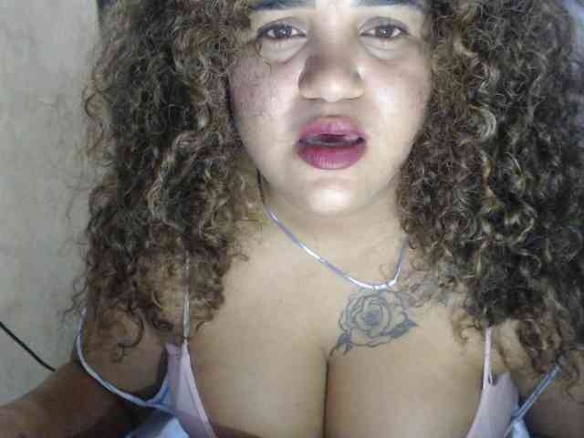 aishaaovit webcam