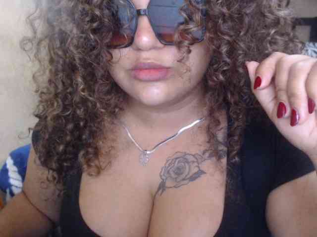 aishaaovit webcam