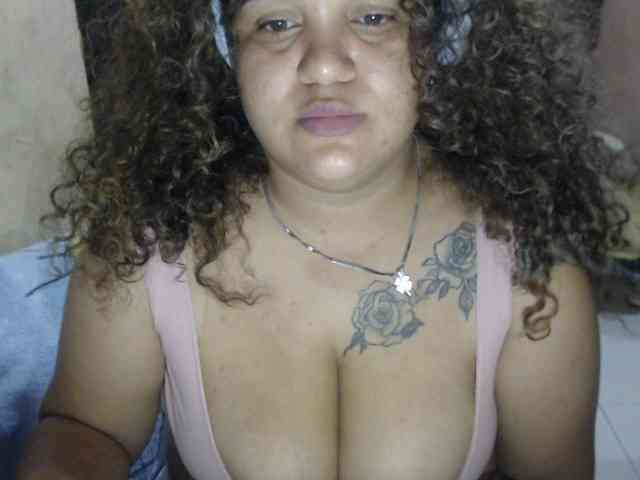aishaaovit webcam