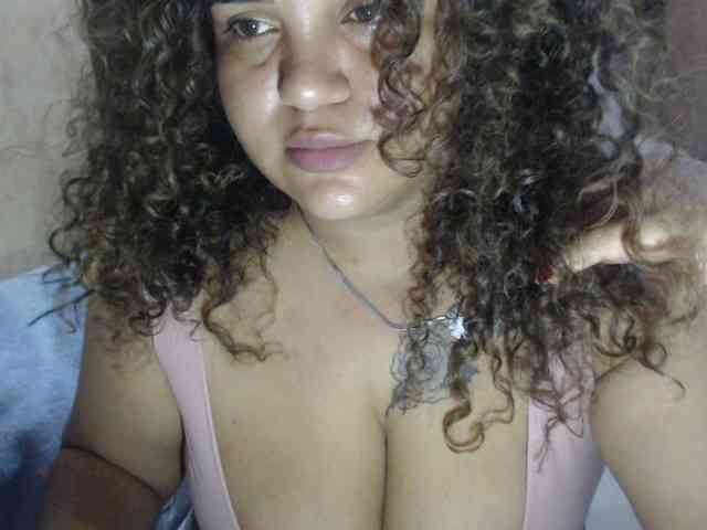 aishaaovit webcam