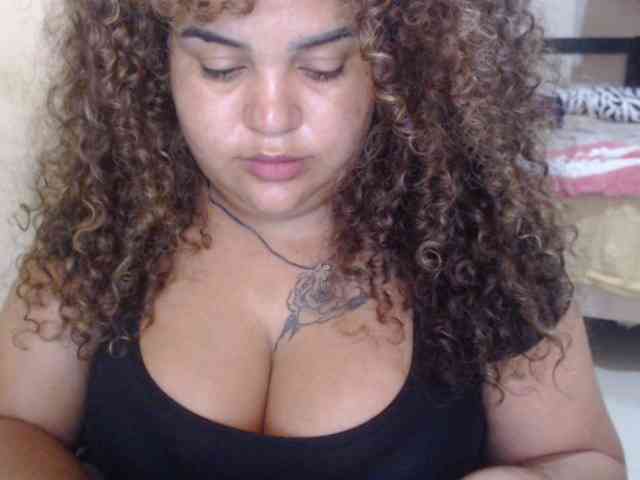 aishaaovit webcam