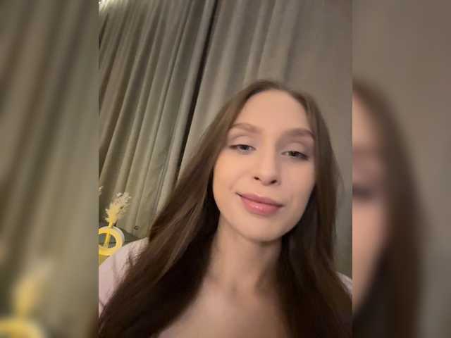le modèle mi_mi est en webcam porno dans un show sur le site bongacams, il possède les tags suivants: White/Caucasian,Brunette,Shaved