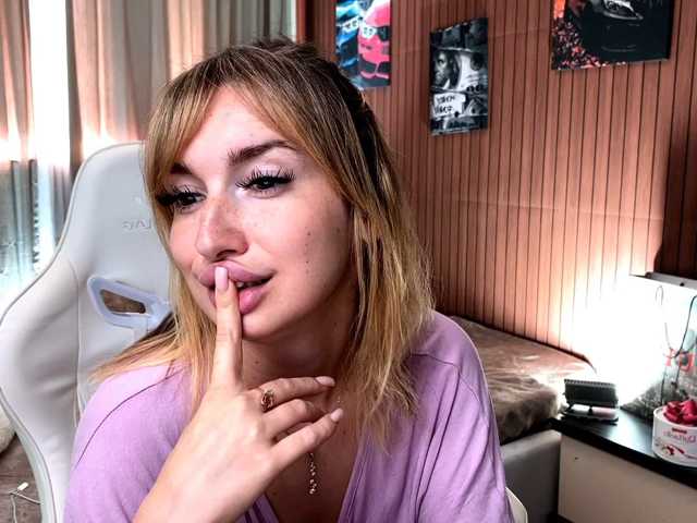 x-----x, live now on BongaCams