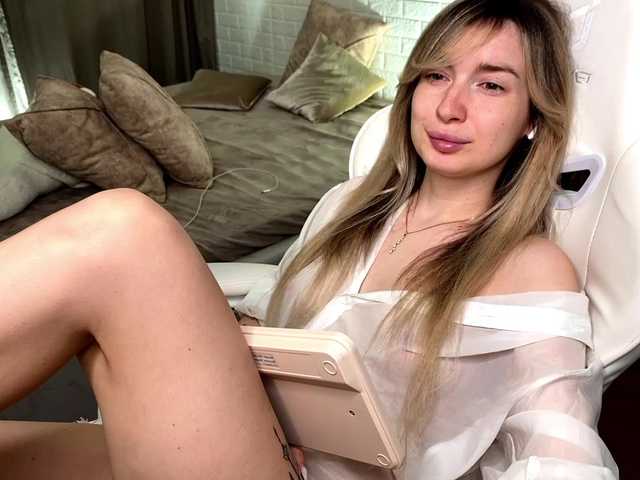 x-----x's BongaCams show and profile