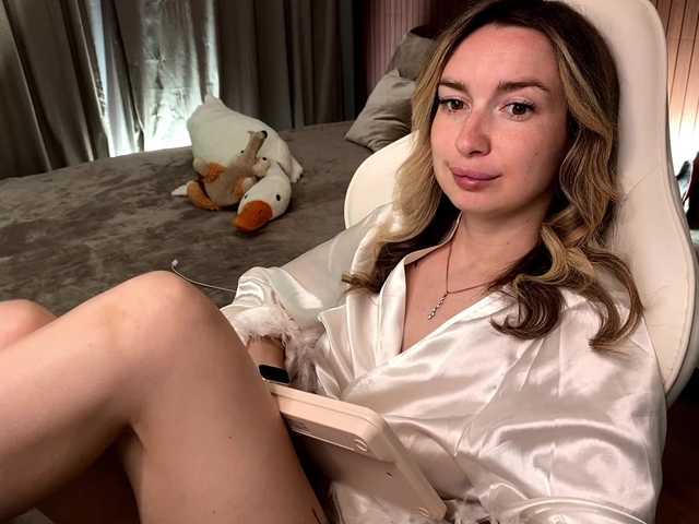 x-----x cam belle