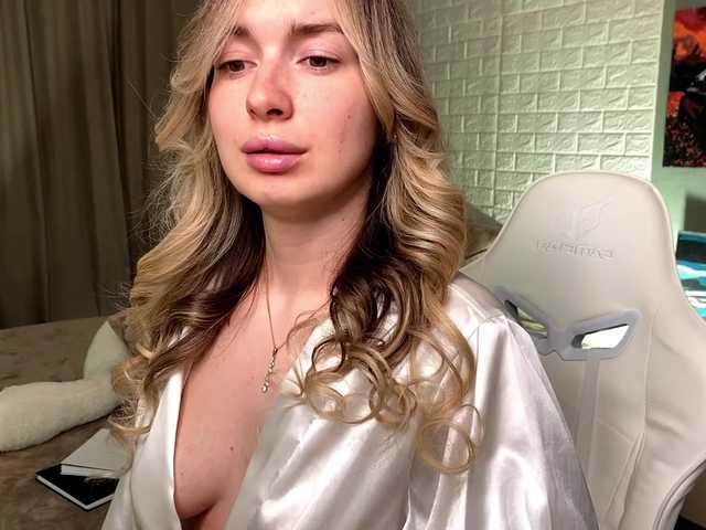 x-----x's BongaCams show and profile