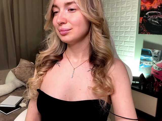 x-----x's BongaCams show and profile