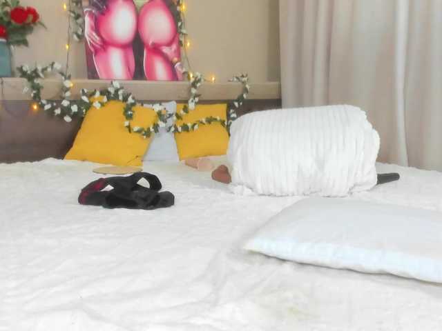 SweetLady697 live cam on BongaCams