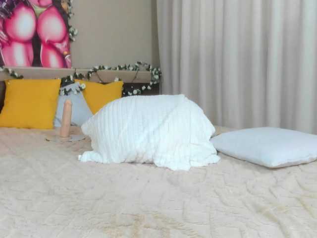 SweetLady697 live cam on BongaCams