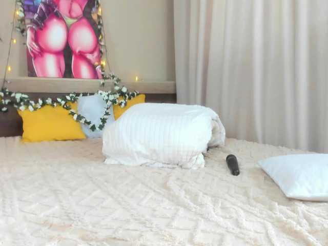 le modèle SweetLady697 est en webcam porno dans un show sur le site bongacams, il possède les tags suivants: White/Caucasian,Blonde,Shaved