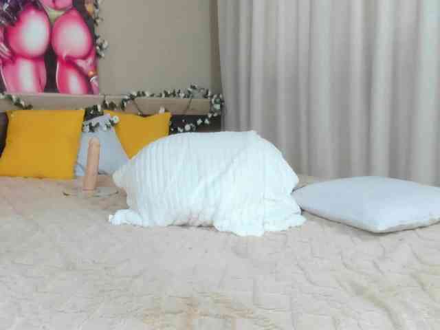 SweetLady697 webcam