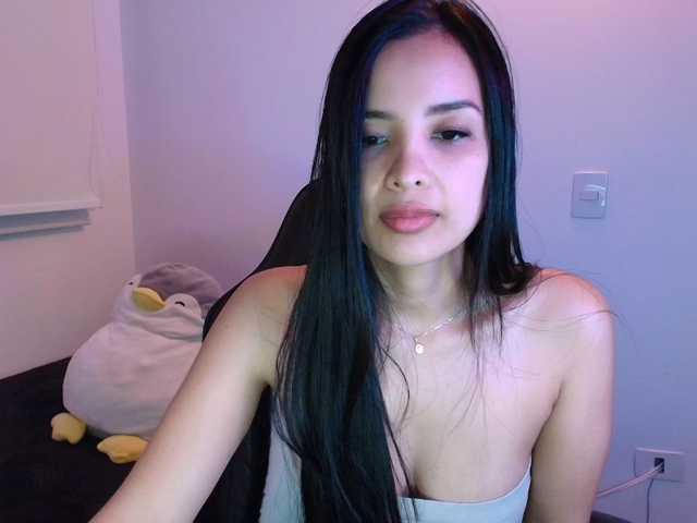 le modèle Sweety-Hottie est en webcam porno dans un show sur le site bongacams, il possède les tags suivants: Latino/Hispanic,Brunette,Shaved