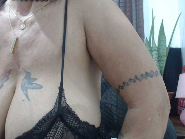 malenasaenz's BongaCams show and profile