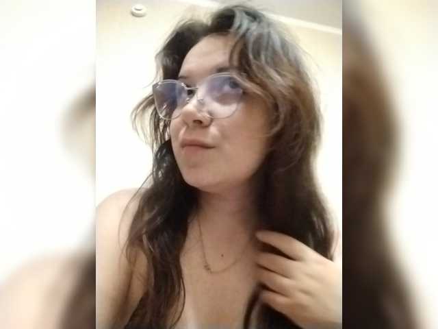 MilfDana live cam preview
