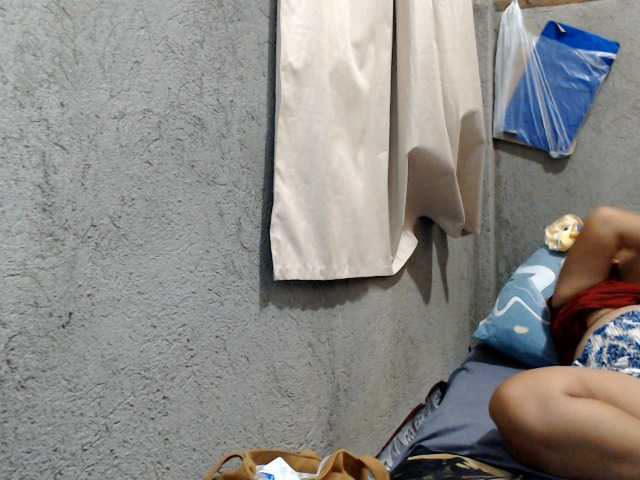 kate302 — live female cam
