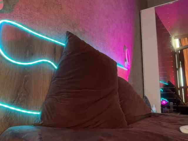 -Summer- Sex Cam Show