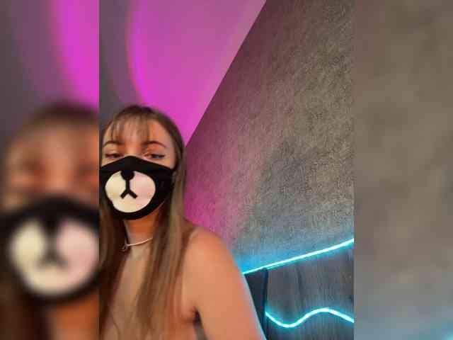 -Summer- Sex Cam Show