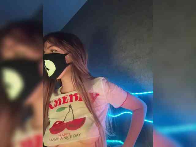 -Summer- Sex Cam Show