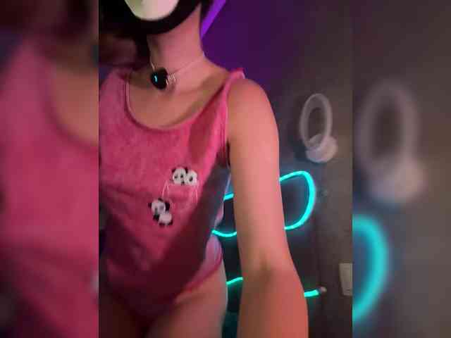 -Summer- Sex Cam Show