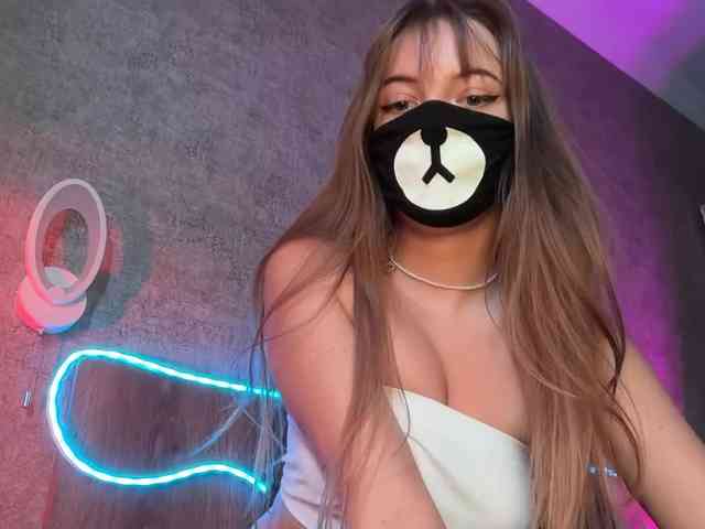 -Summer- Sex Cam Show