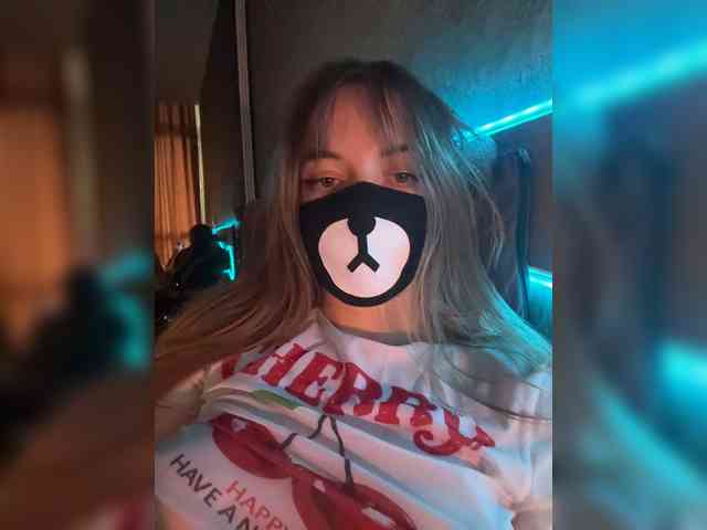 -Summer- Sex Cam Show