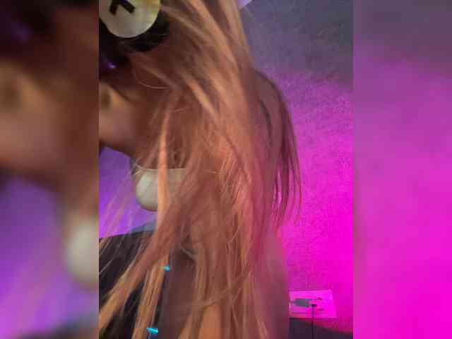 -Summer- Sex Cam Show