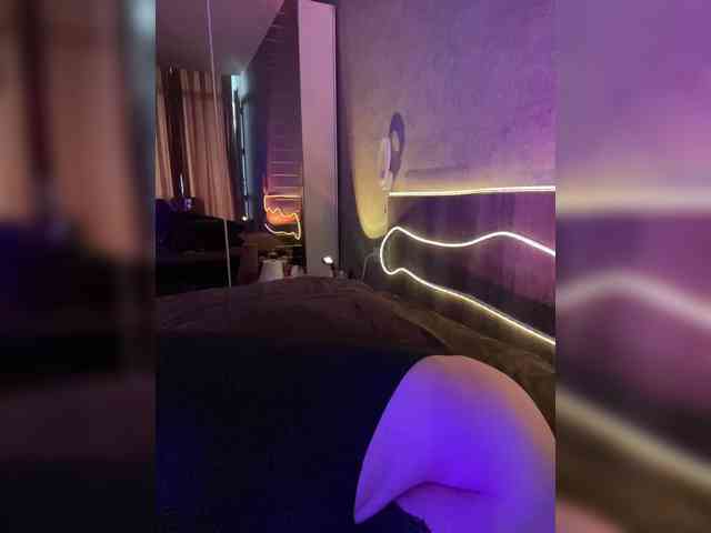 -Summer- Sex Cam Show