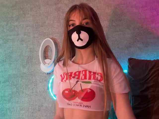 -Summer- Sex Cam Show