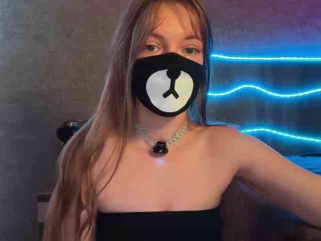 Este modelo está ao vivo agora. -Summer-
