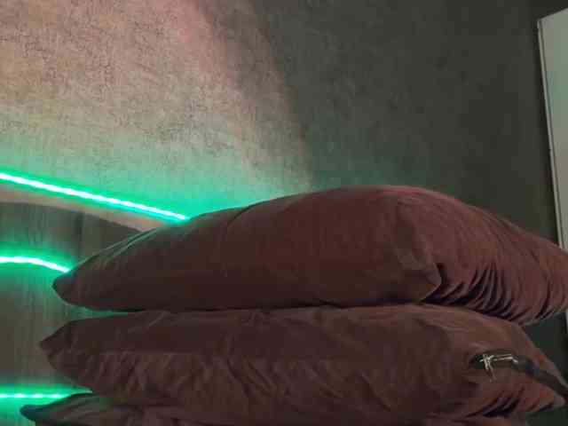 Tvoy_Medvezhenok webcam