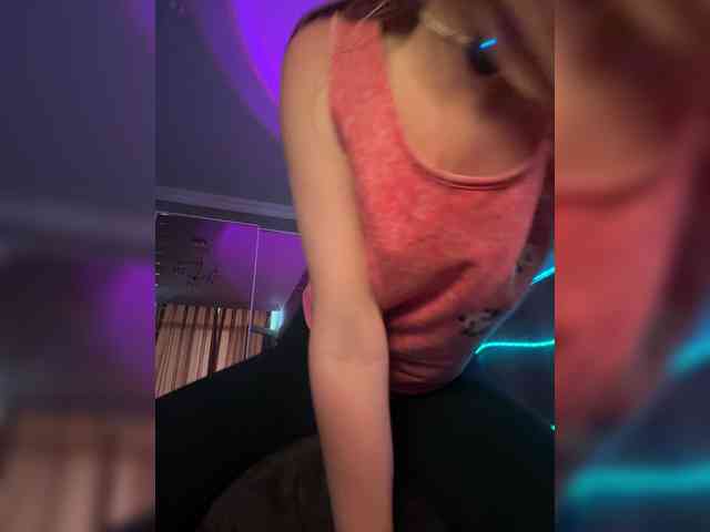 -Summer- Sex Cam Show